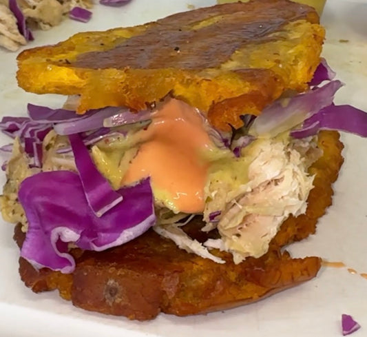🇵🇷 To -Go Plaintain Sandwich stuffed with mojo chicken !